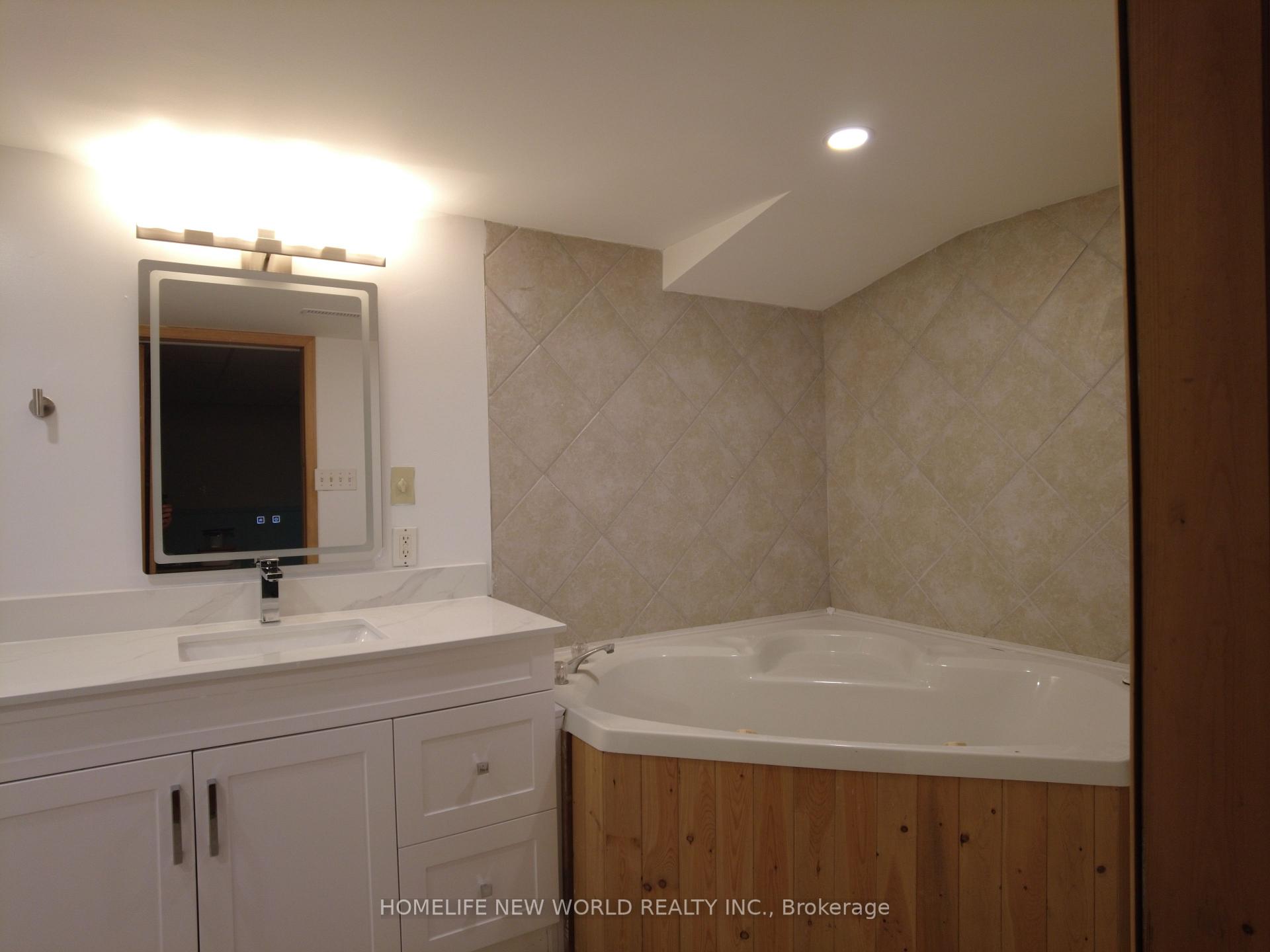 Photo 24 of 42 Engel Crescent, Barrie, Letitia Heights — HOMEH