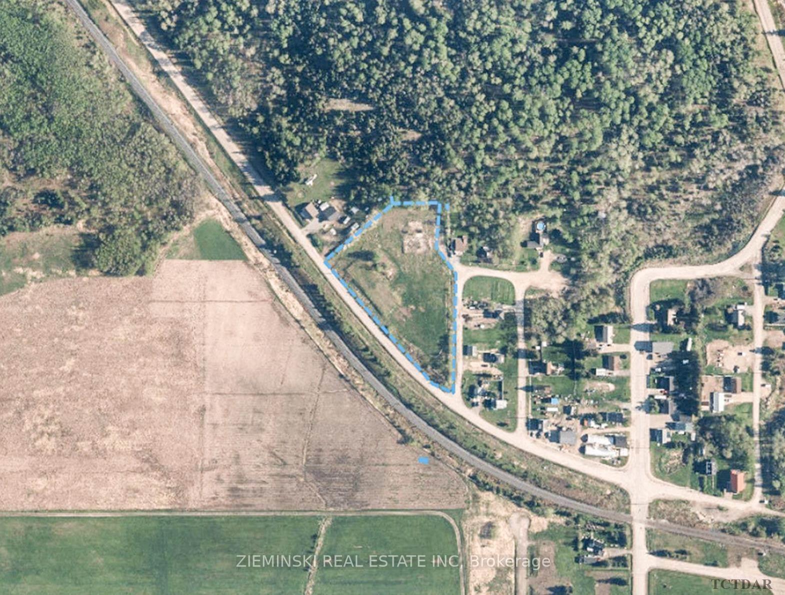 Photo 4 of 20 Hillside Street, Iroquois Falls — HOMEH