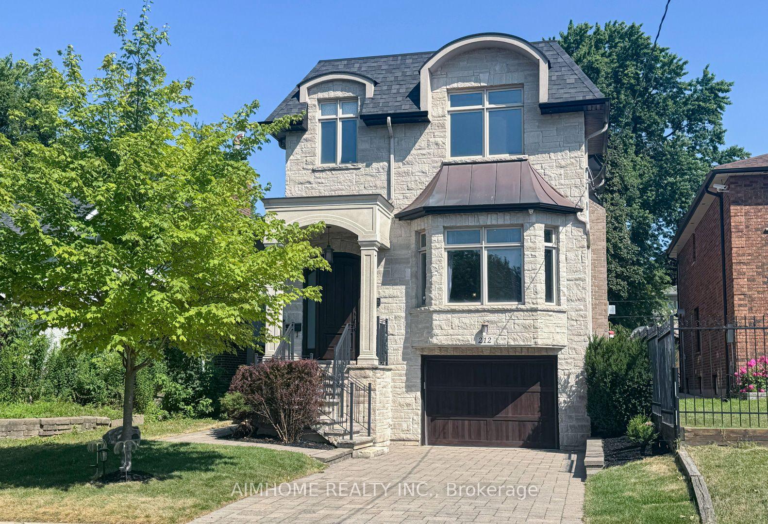 Front of 212 Hollywood Avenue