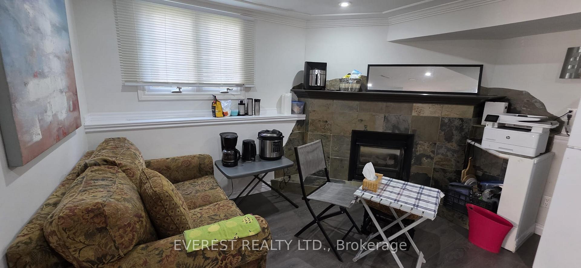 Photo 8 of 88 Shakespeare Crescent, Barrie, Letitia Heights — HOMEH