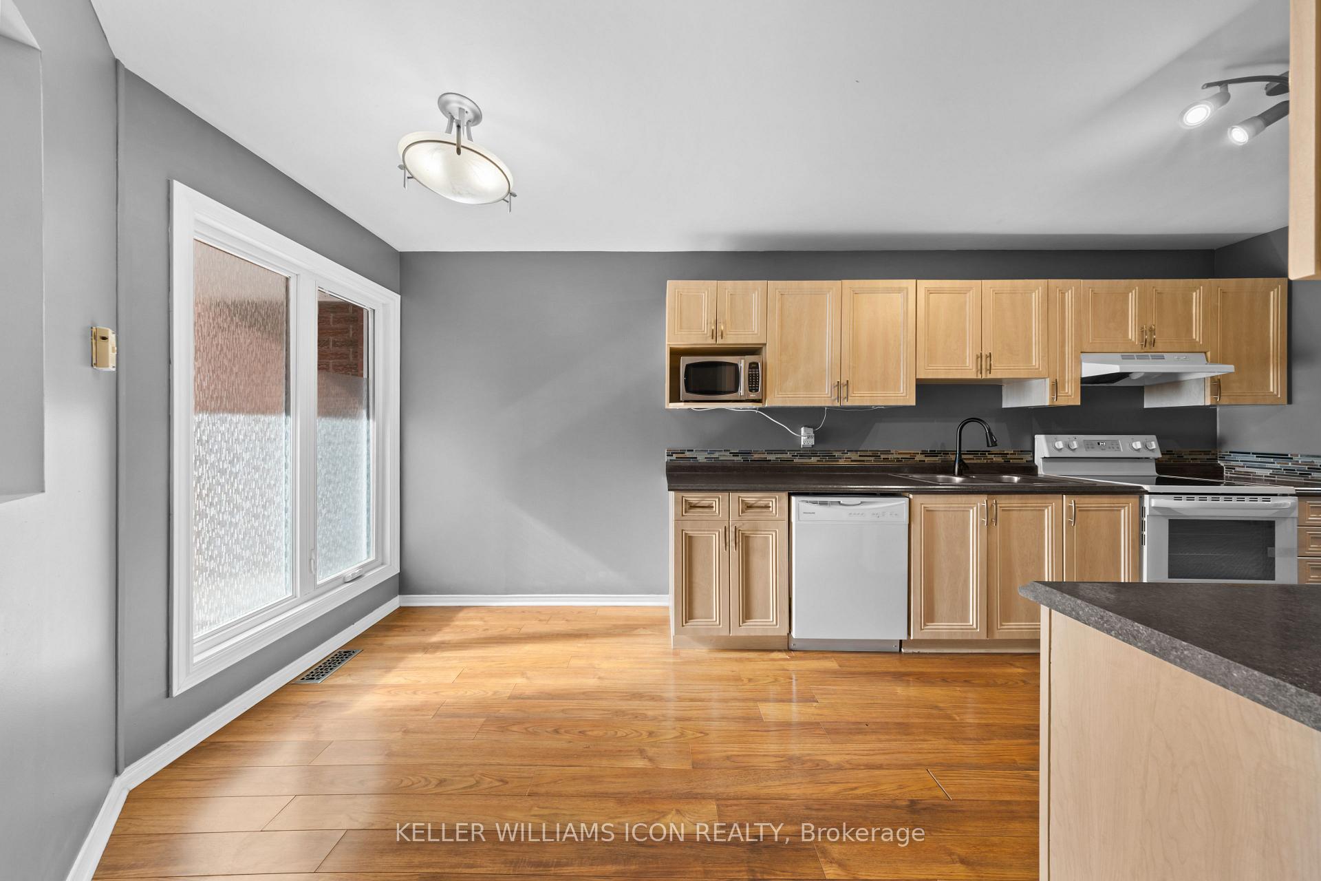 Photo 4 of 116 Halley Street, Ottawa, Barrhaven - Heritage Park — HOMEH