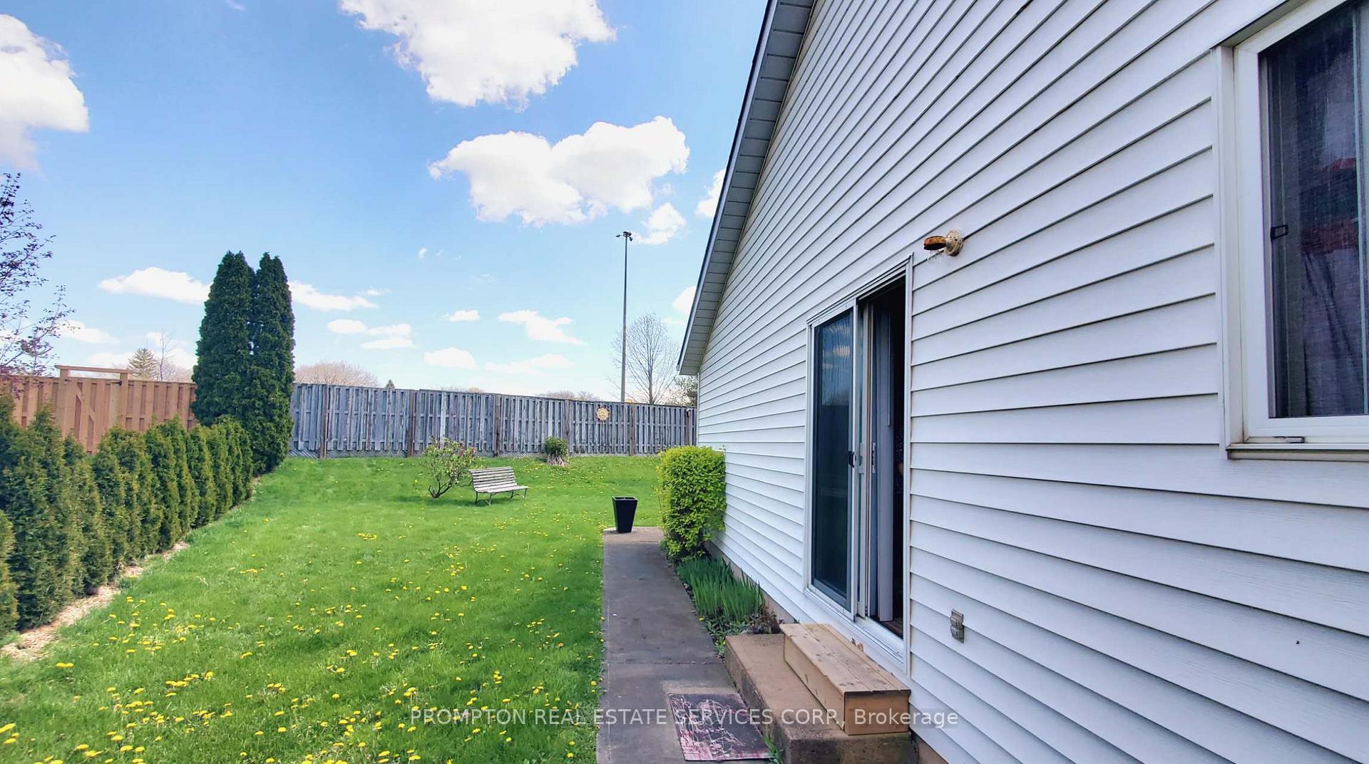 Photo 4 of 7410 Trinity Court, Niagara Falls, Mt. Carmel — HOMEH