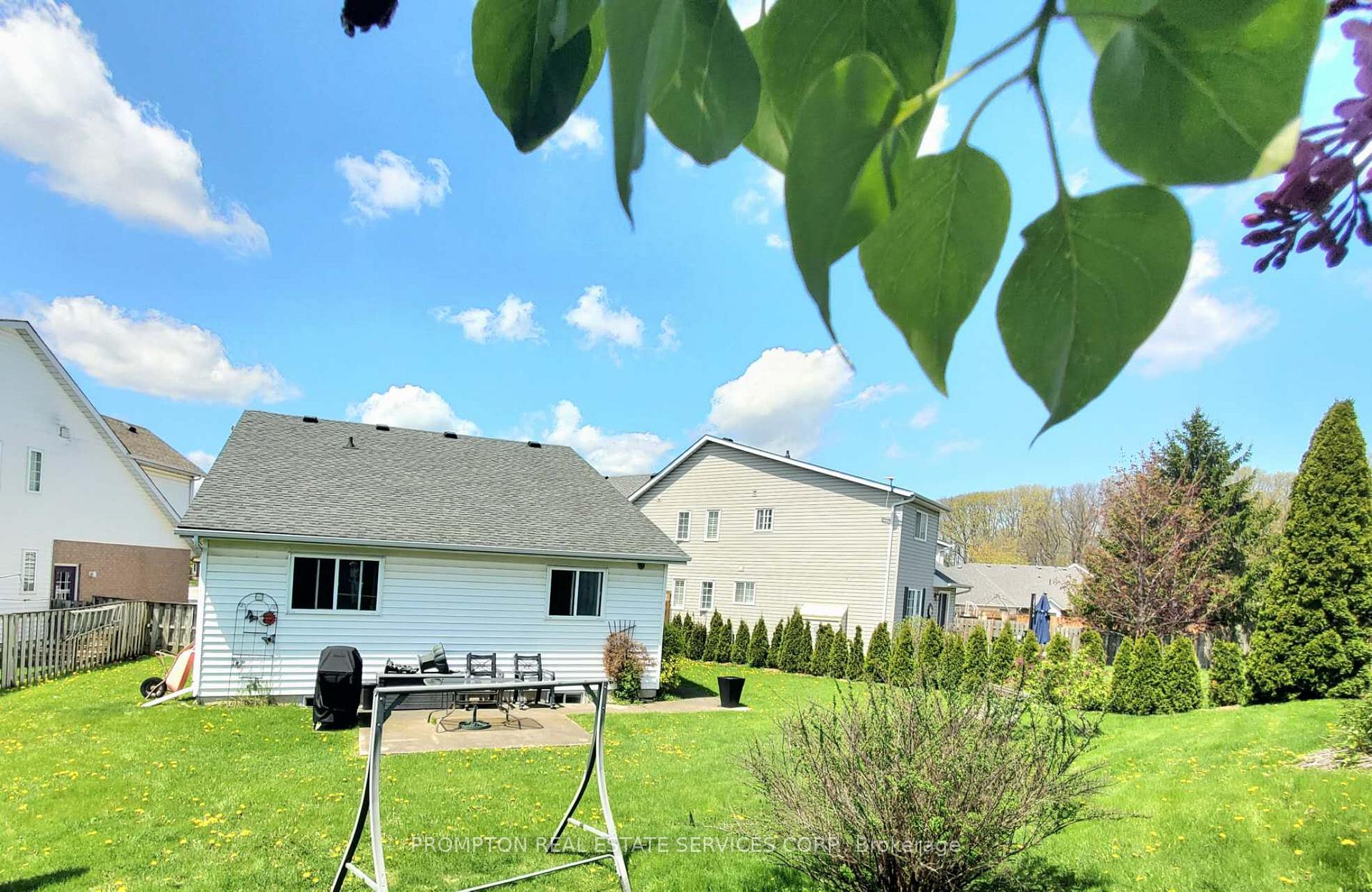 Photo 6 of 7410 Trinity Court, Niagara Falls, Mt. Carmel — HOMEH