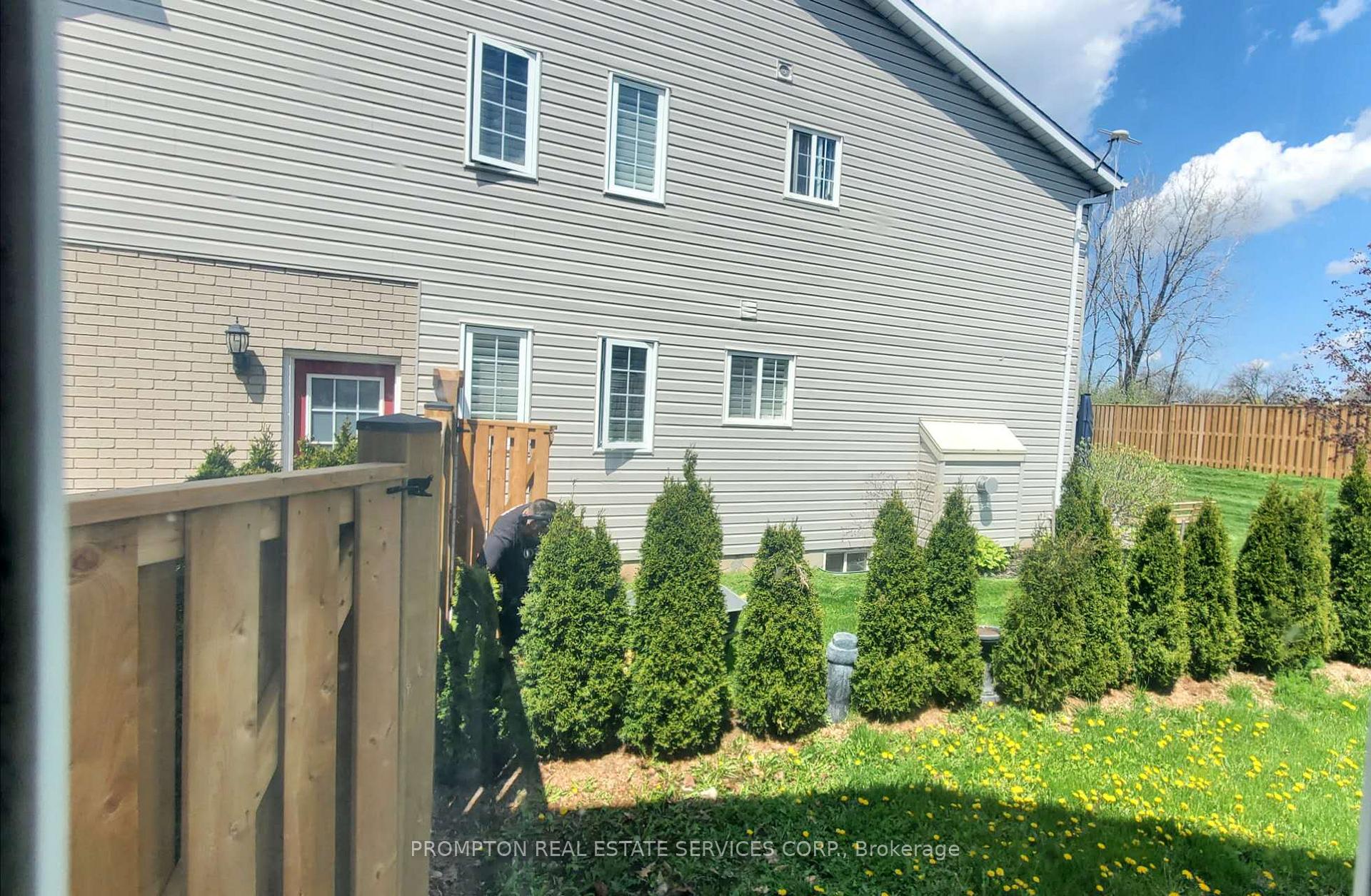 Photo 5 of 7410 Trinity Court, Niagara Falls, Mt. Carmel — HOMEH