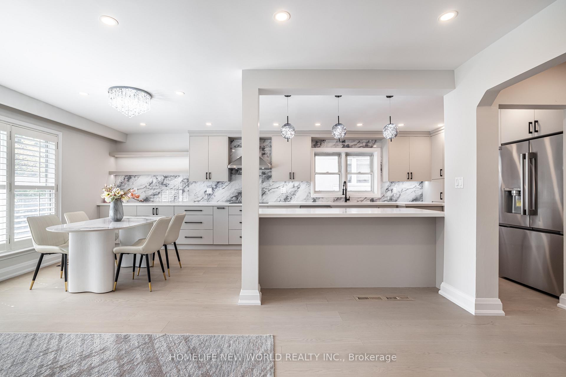 Photo 3 of 192 Combe Avenue, North York, Bathurst Manor — HOMEH