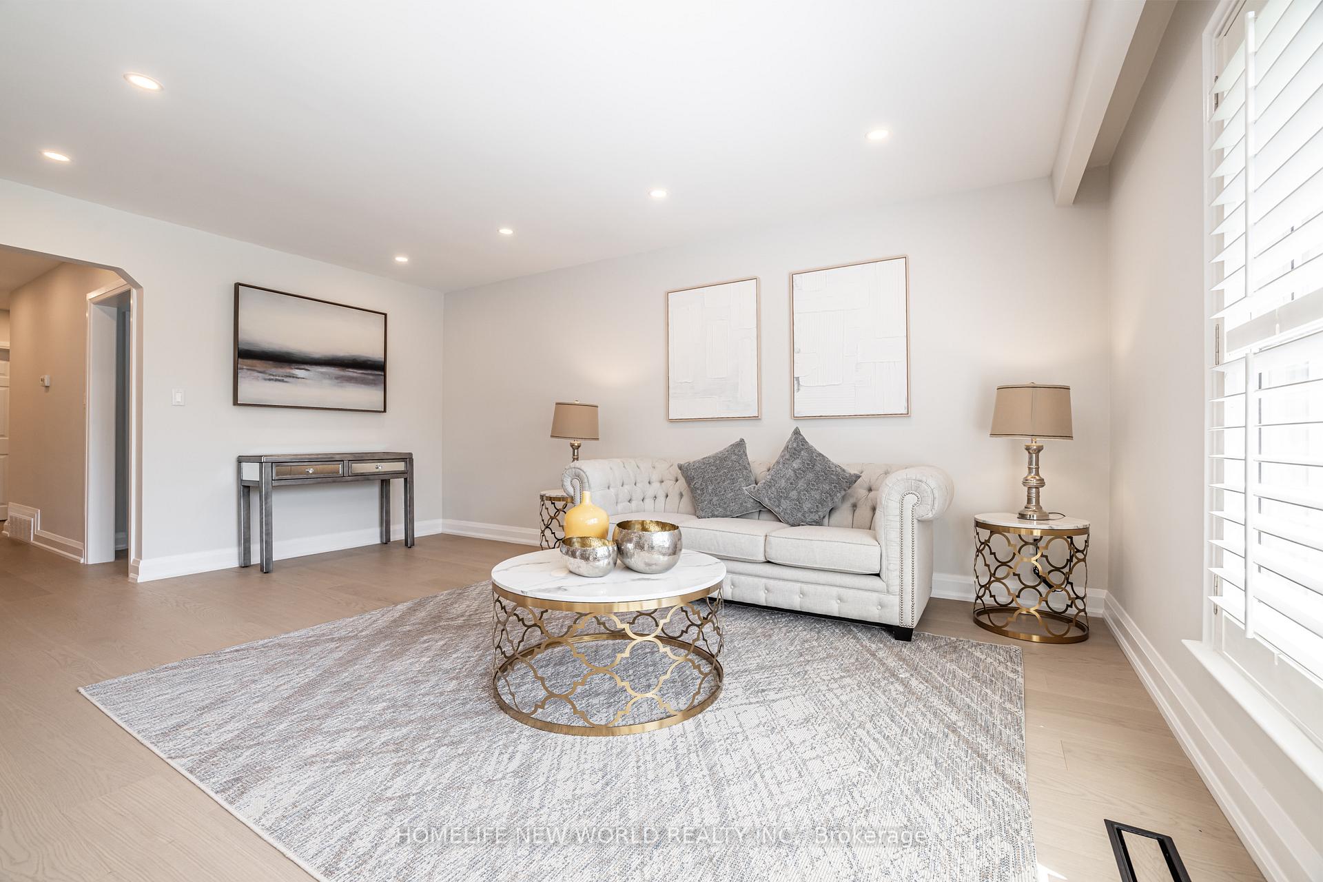 Photo 4 of 192 Combe Avenue, North York, Bathurst Manor — HOMEH