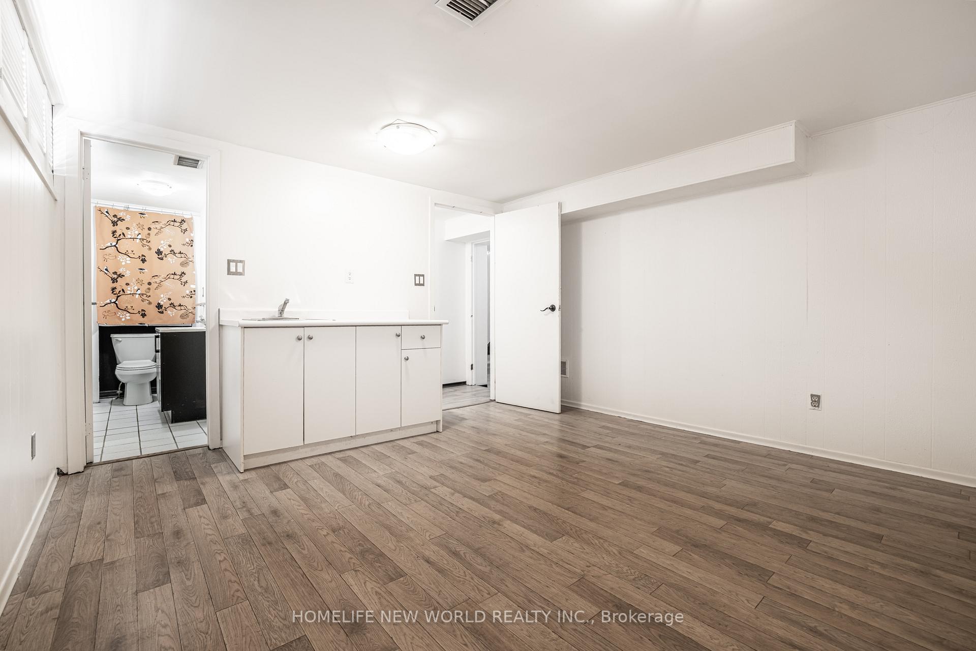 Photo 20 of 192 Combe Avenue, North York, Bathurst Manor — HOMEH
