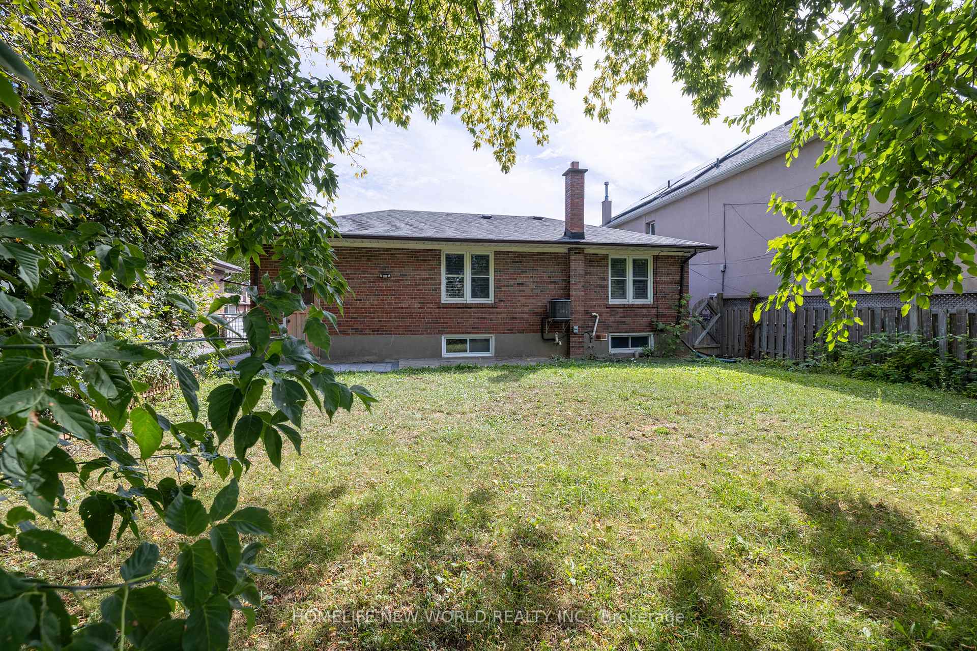 Photo 24 of 192 Combe Avenue, North York, Bathurst Manor — HOMEH