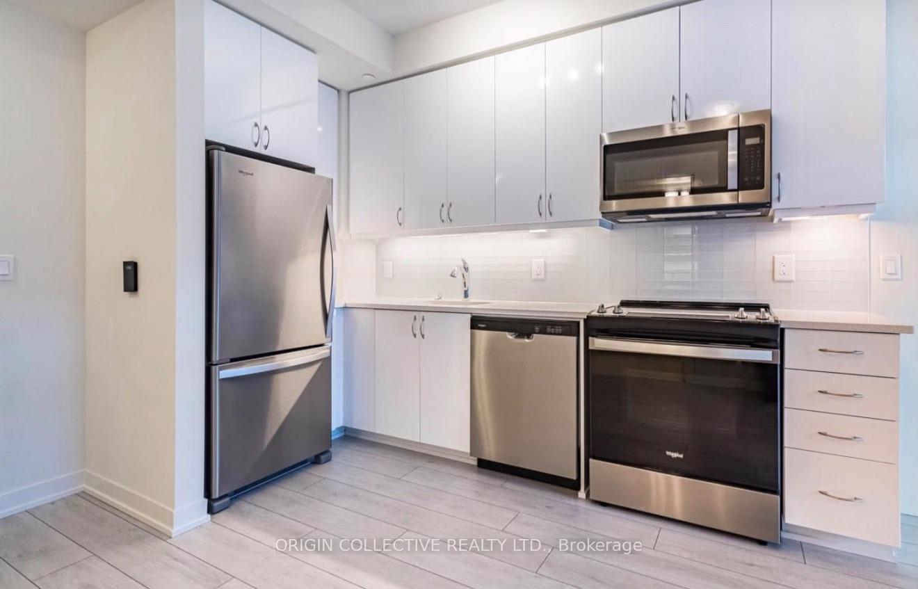 Photo 2 of Unit 810, 38 Annie Craig Drive, Etobicoke, Mimico — HOMEH