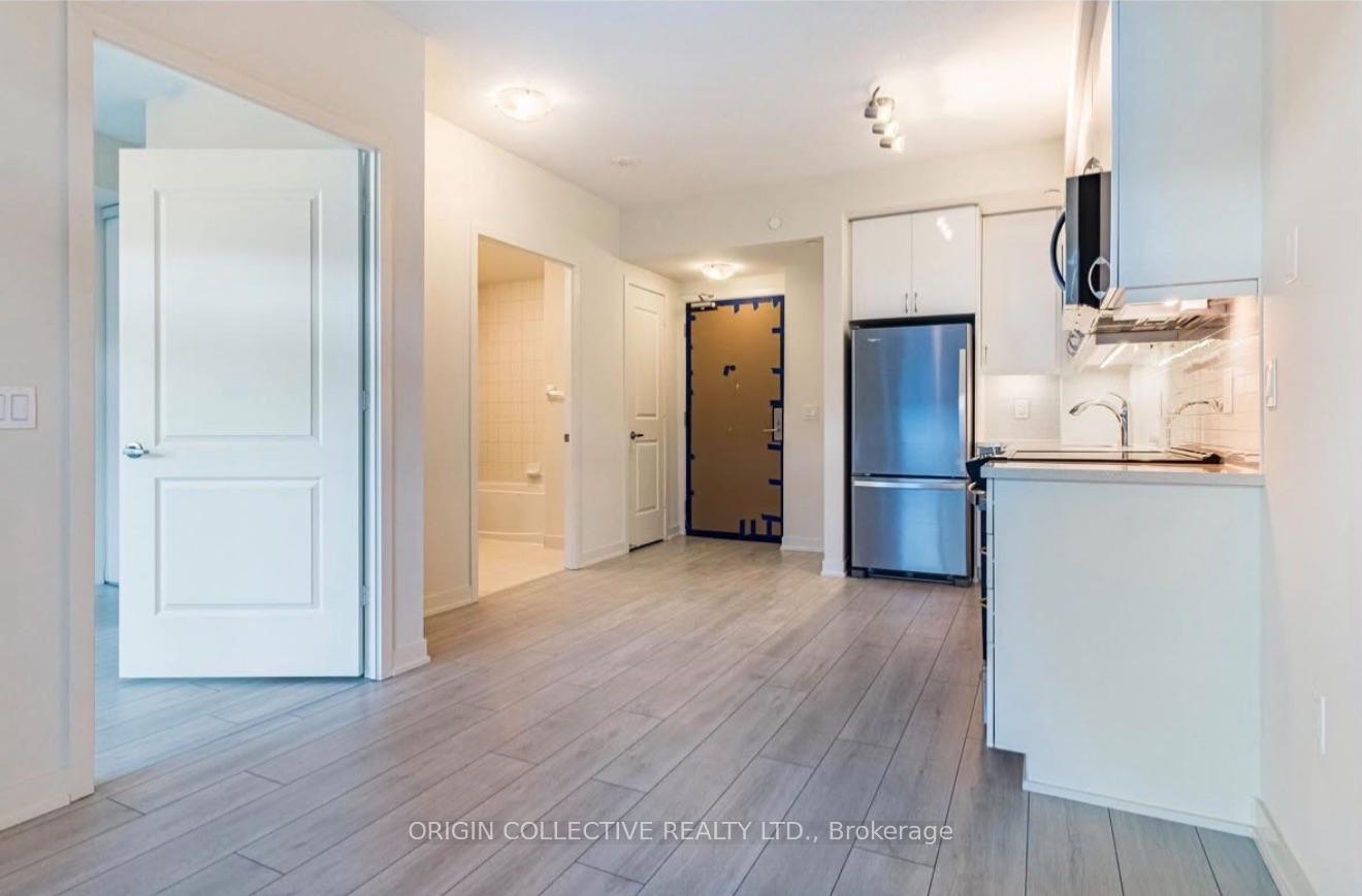 Photo 4 of Unit 810, 38 Annie Craig Drive, Etobicoke, Mimico — HOMEH