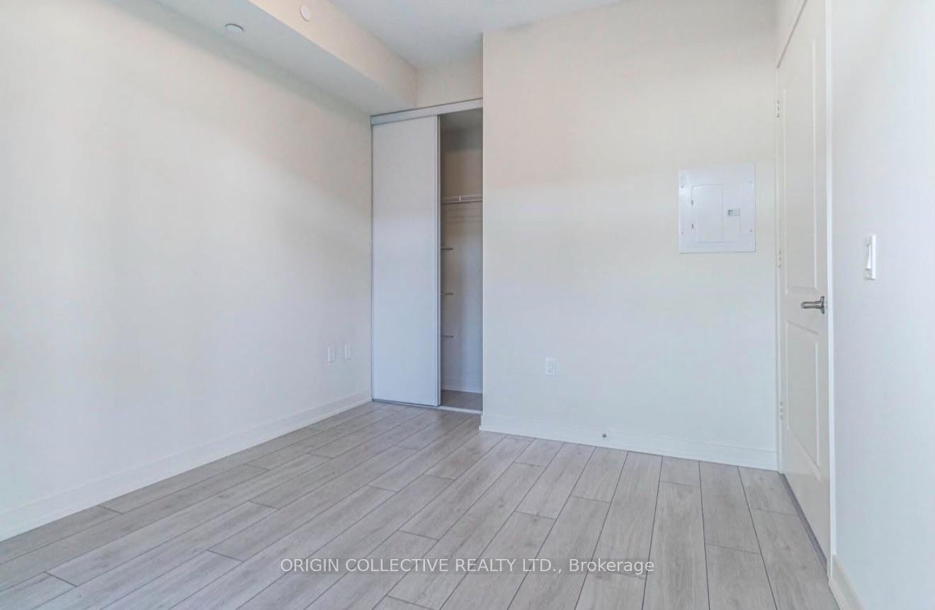 Photo 5 of Unit 810, 38 Annie Craig Drive, Etobicoke, Mimico — HOMEH