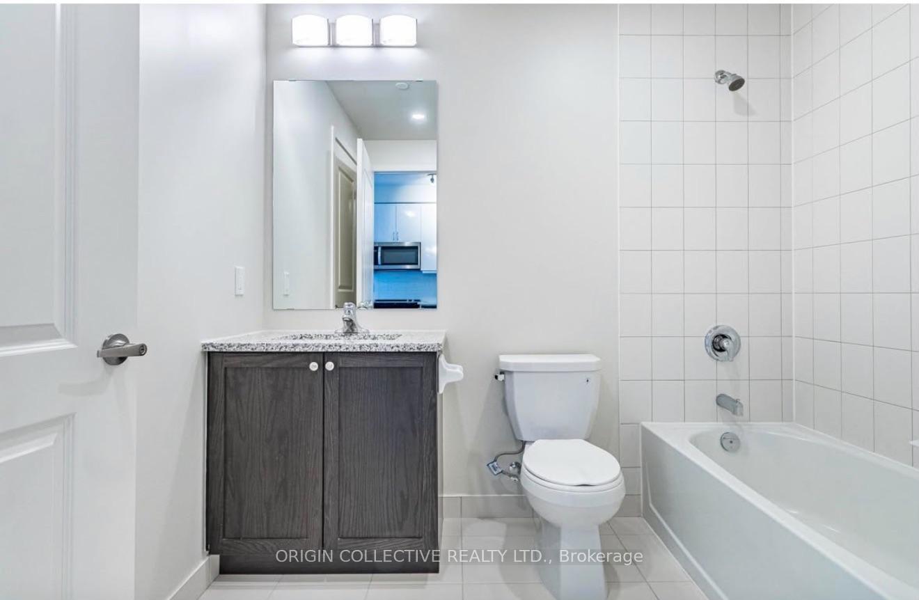 Photo 6 of Unit 810, 38 Annie Craig Drive, Etobicoke, Mimico — HOMEH