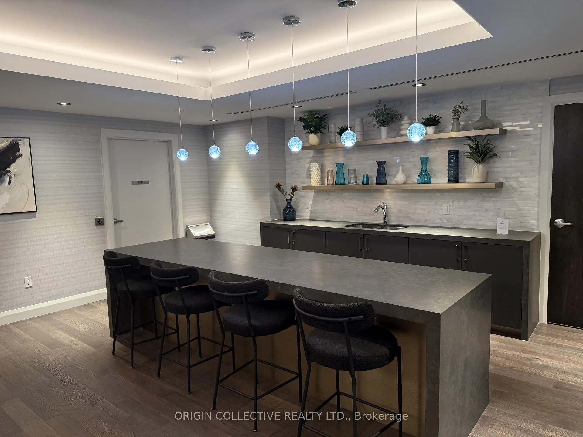 Photo 8 of Unit 810, 38 Annie Craig Drive, Etobicoke, Mimico — HOMEH