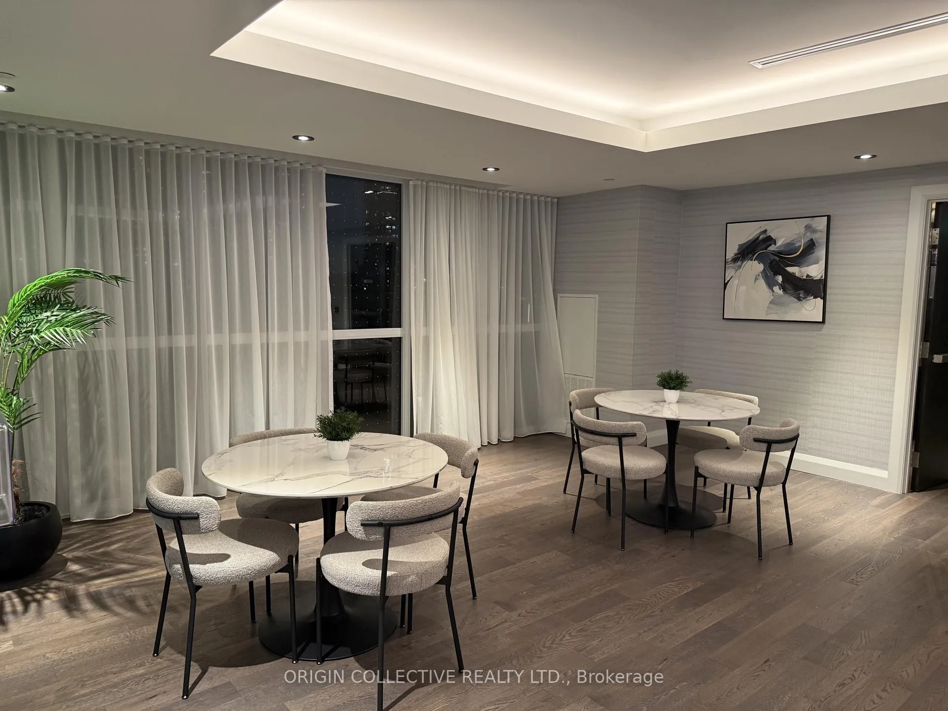 Photo 9 of Unit 810, 38 Annie Craig Drive, Etobicoke, Mimico — HOMEH