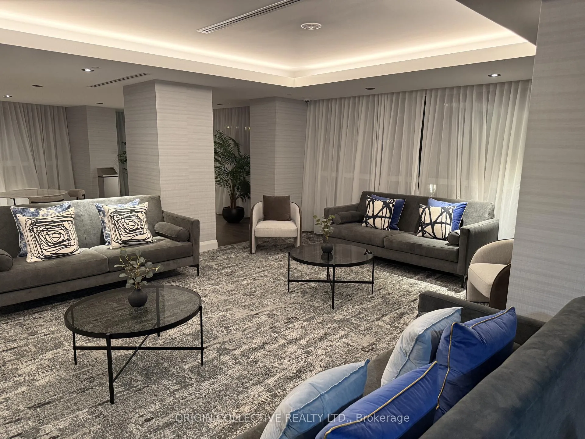 Photo 10 of Unit 810, 38 Annie Craig Drive, Etobicoke, Mimico — HOMEH