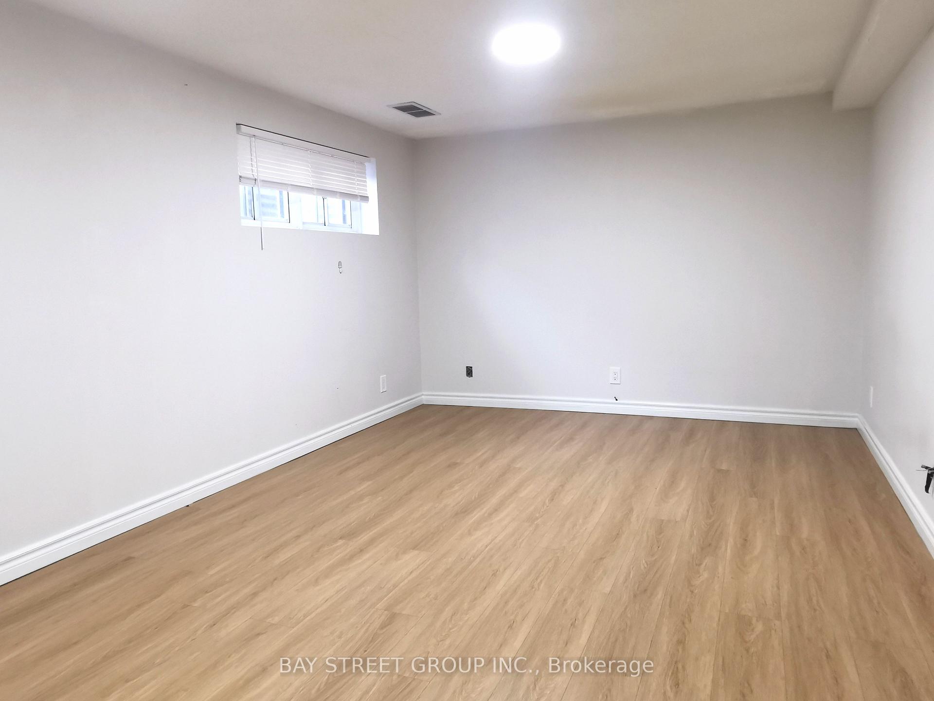 Photo 16 of 119 Shawnee Circle, North York, Pleasant View — HOMEH