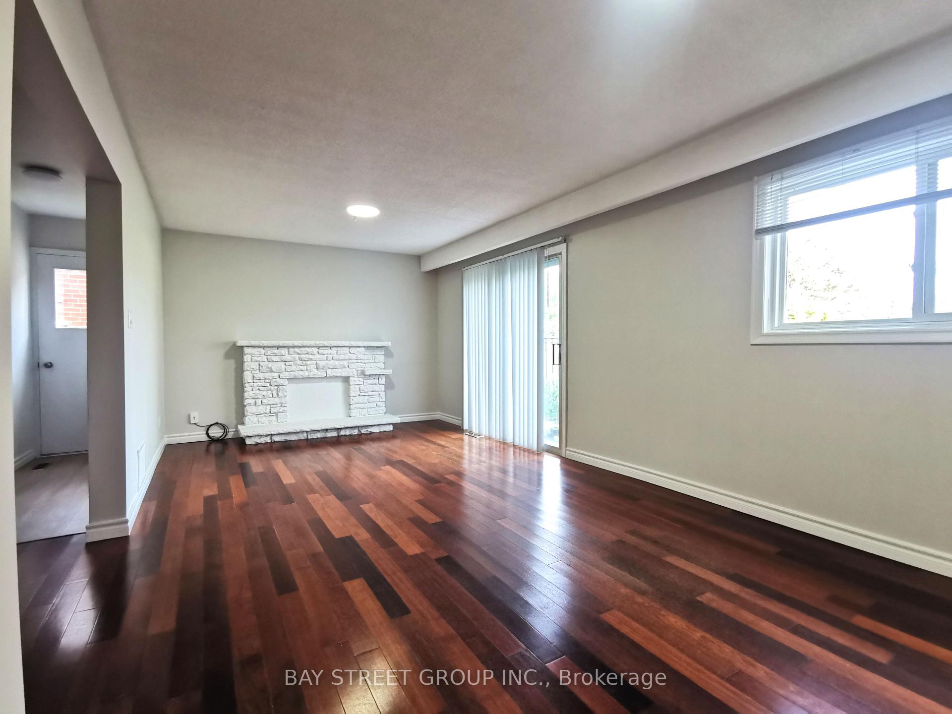 Photo 21 of 119 Shawnee Circle, North York, Pleasant View — HOMEH