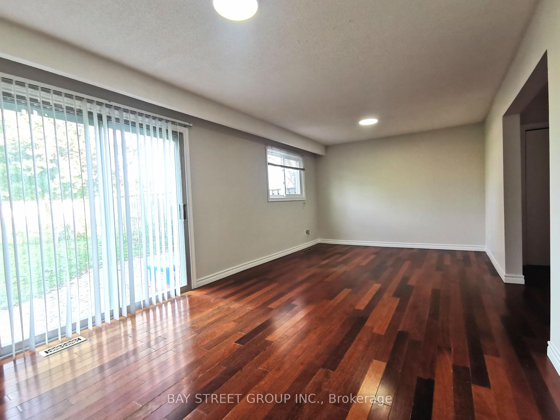 Photo 22 of 119 Shawnee Circle, North York, Pleasant View — HOMEH