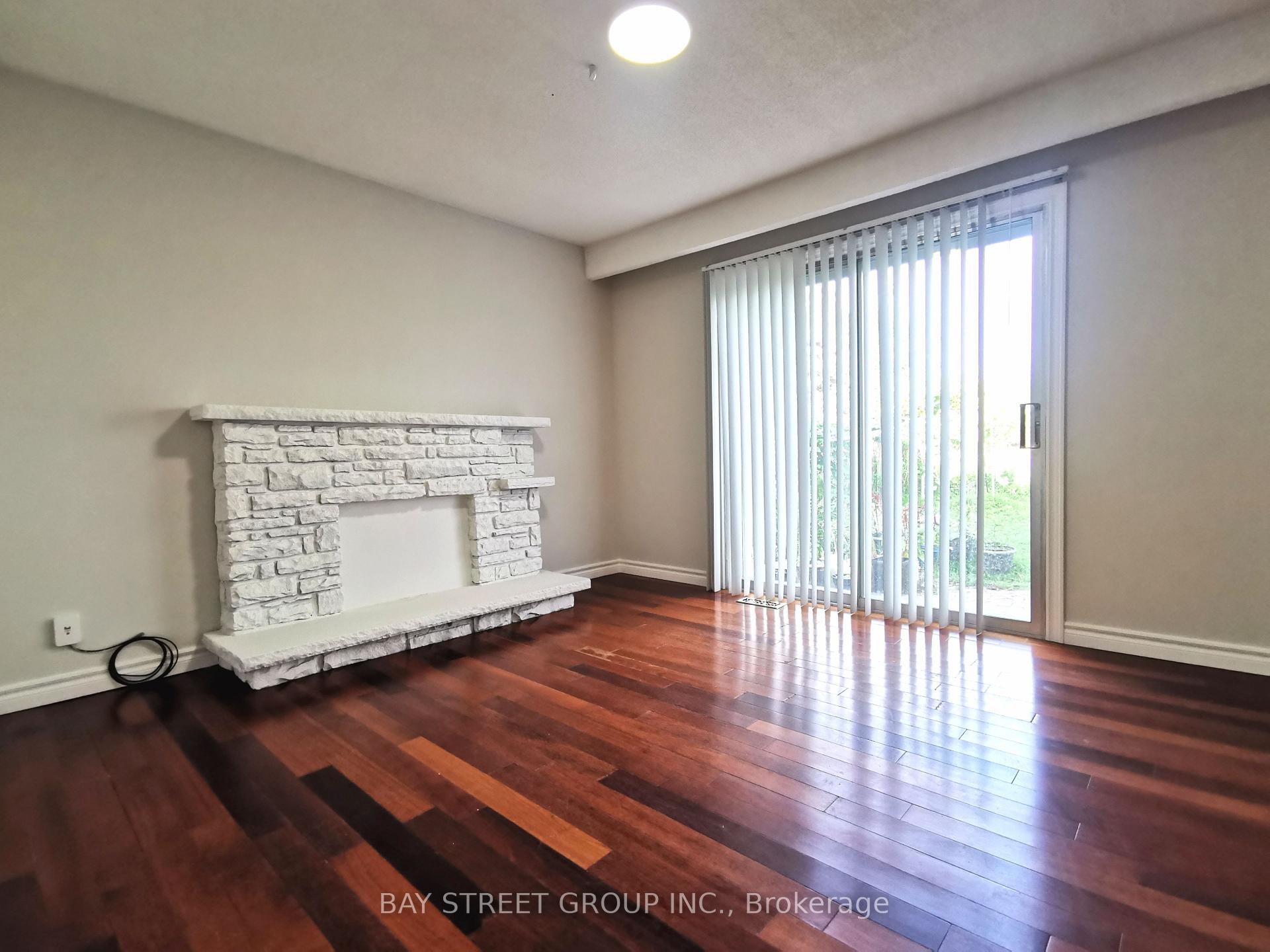 Photo 23 of 119 Shawnee Circle, North York, Pleasant View — HOMEH