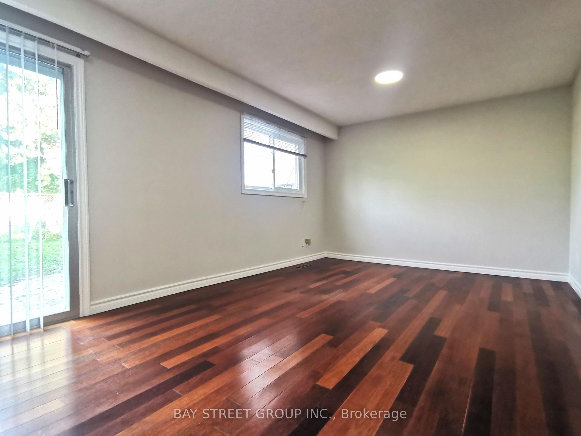 Photo 24 of 119 Shawnee Circle, North York, Pleasant View — HOMEH