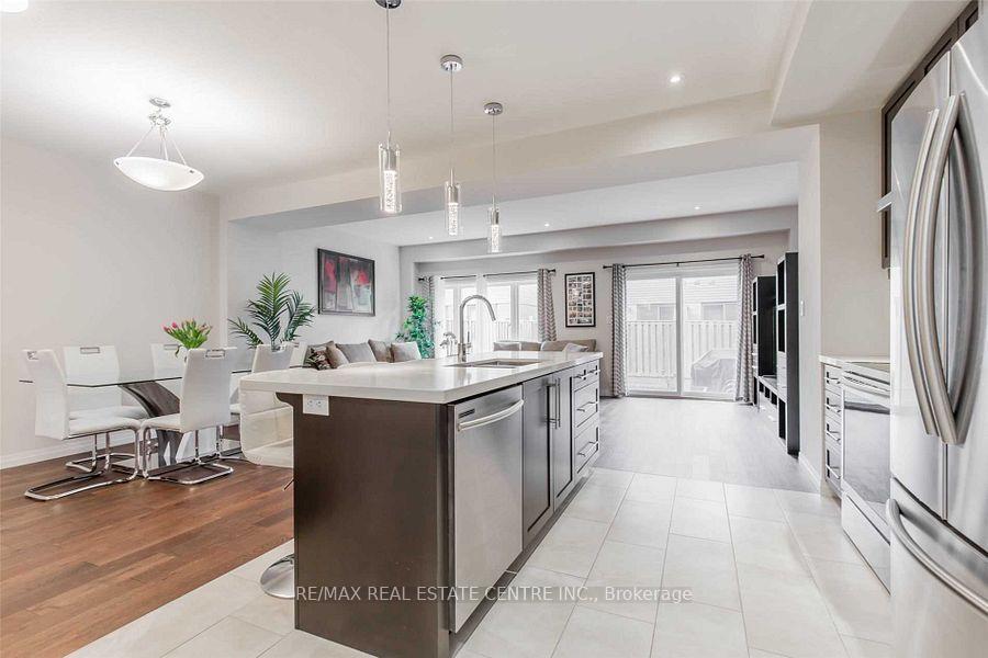 Photo 3 of 101 Greenwich Avenue, Hamilton, Stoney Creek Mountain — HOMEH