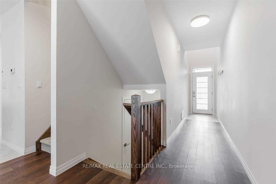 Photo 2 of 101 Greenwich Avenue, Hamilton, Stoney Creek Mountain — HOMEH