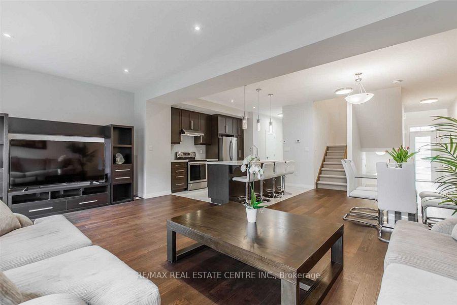 Photo 4 of 101 Greenwich Avenue, Hamilton, Stoney Creek Mountain — HOMEH