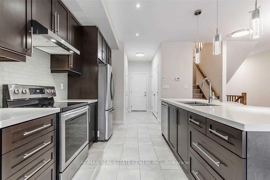 Photo 5 of 101 Greenwich Avenue, Hamilton, Stoney Creek Mountain — HOMEH