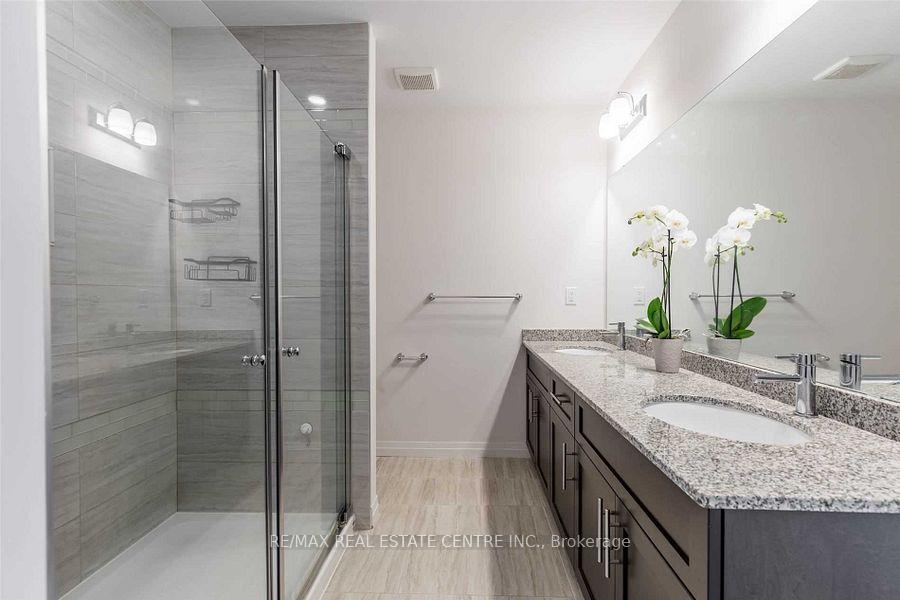 Photo 7 of 101 Greenwich Avenue, Hamilton, Stoney Creek Mountain — HOMEH