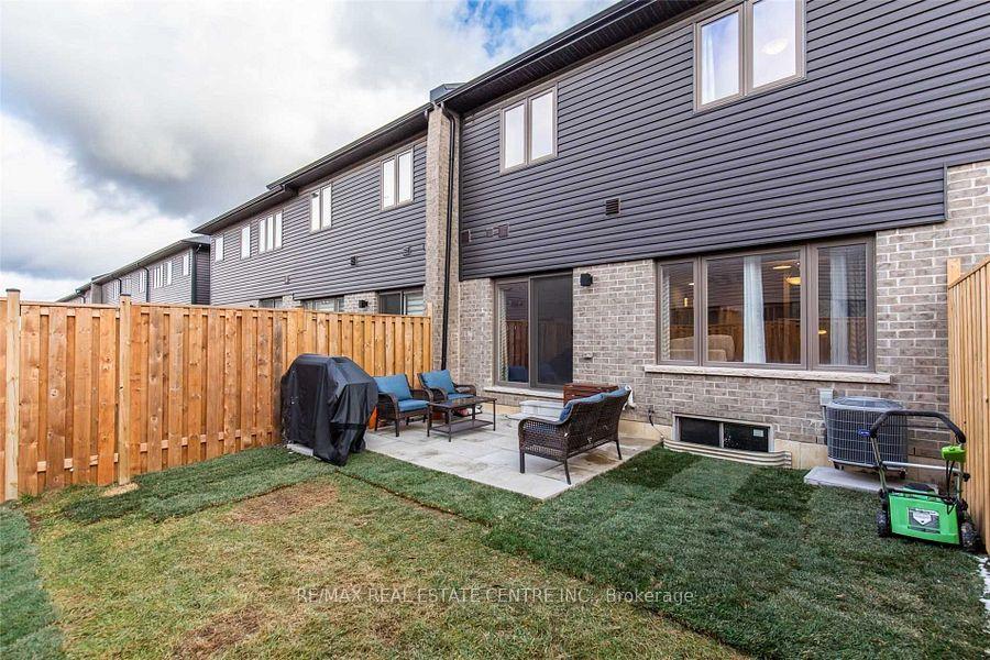 Photo 11 of 101 Greenwich Avenue, Hamilton, Stoney Creek Mountain — HOMEH