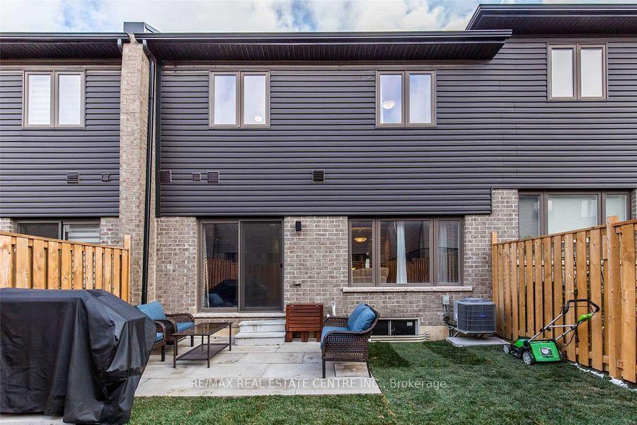 Photo 12 of 101 Greenwich Avenue, Hamilton, Stoney Creek Mountain — HOMEH