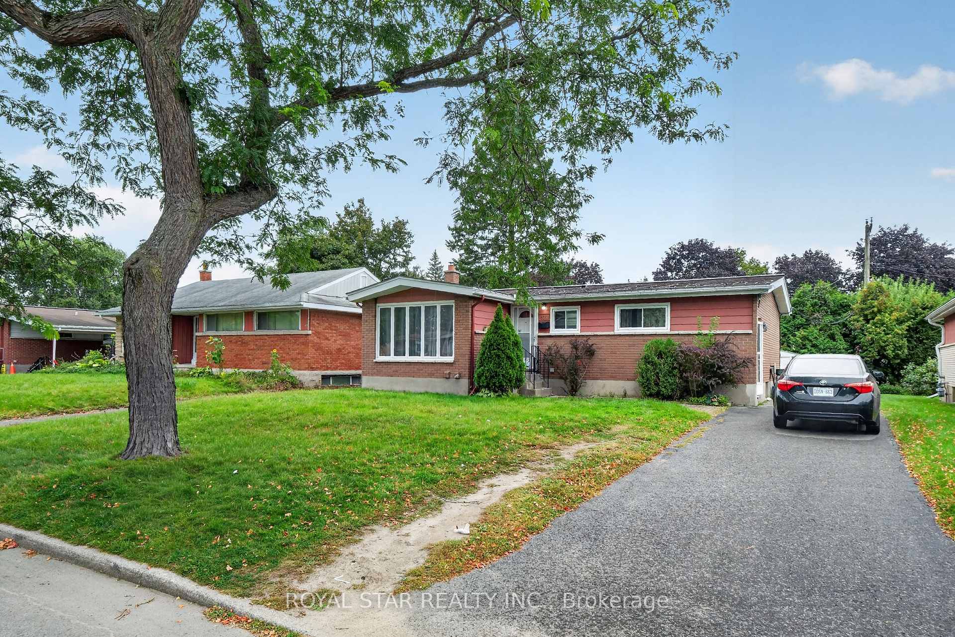Photo 1 of Unit top floor, 1016 Connery Avenue, Ottawa, Elmvale Acres/Urbandale — HOMEH