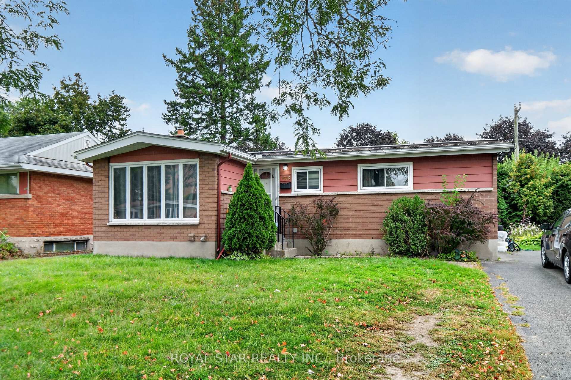 Photo 2 of Unit top floor, 1016 Connery Avenue, Ottawa, Elmvale Acres/Urbandale — HOMEH