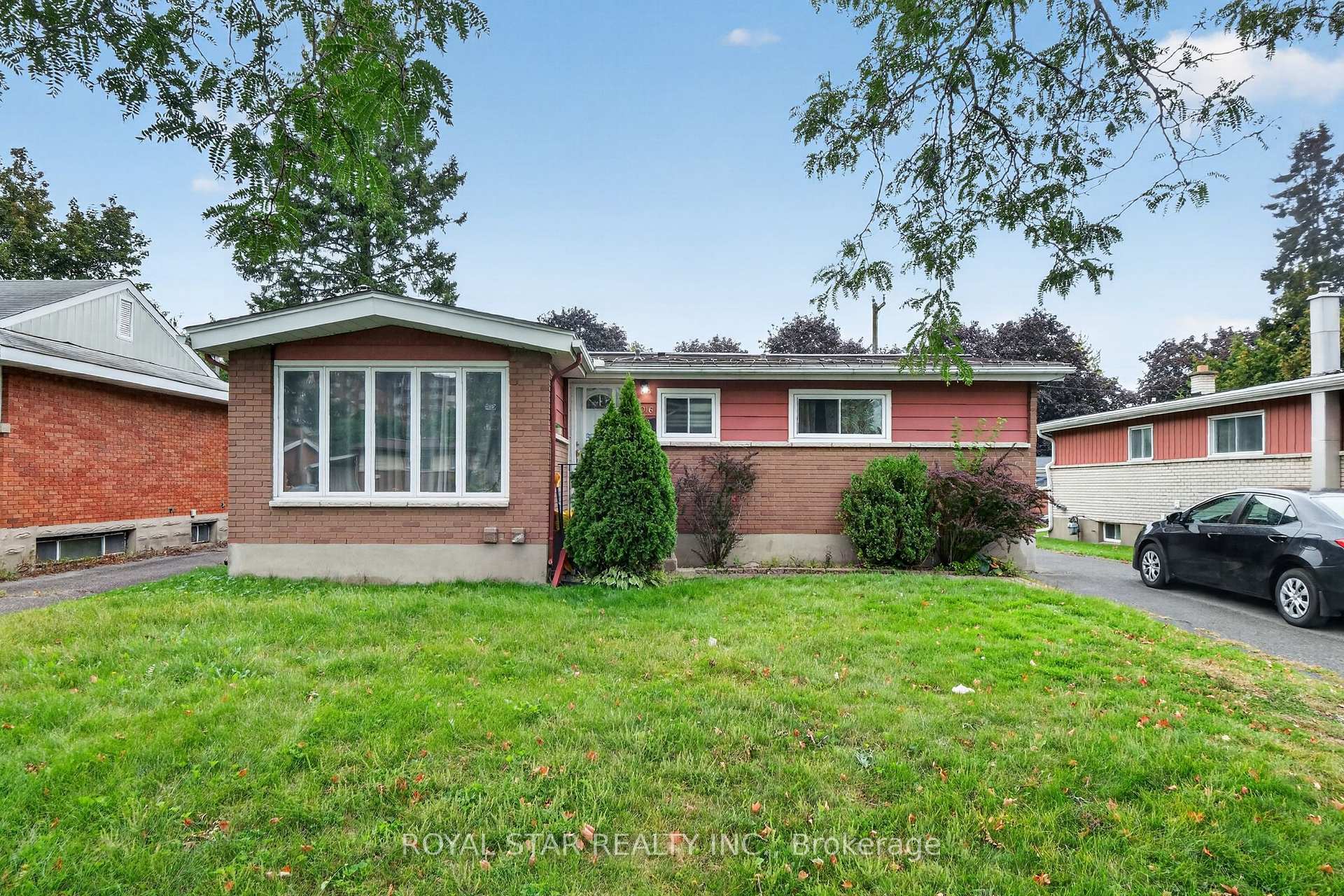 Photo 3 of Unit top floor, 1016 Connery Avenue, Ottawa, Elmvale Acres/Urbandale — HOMEH