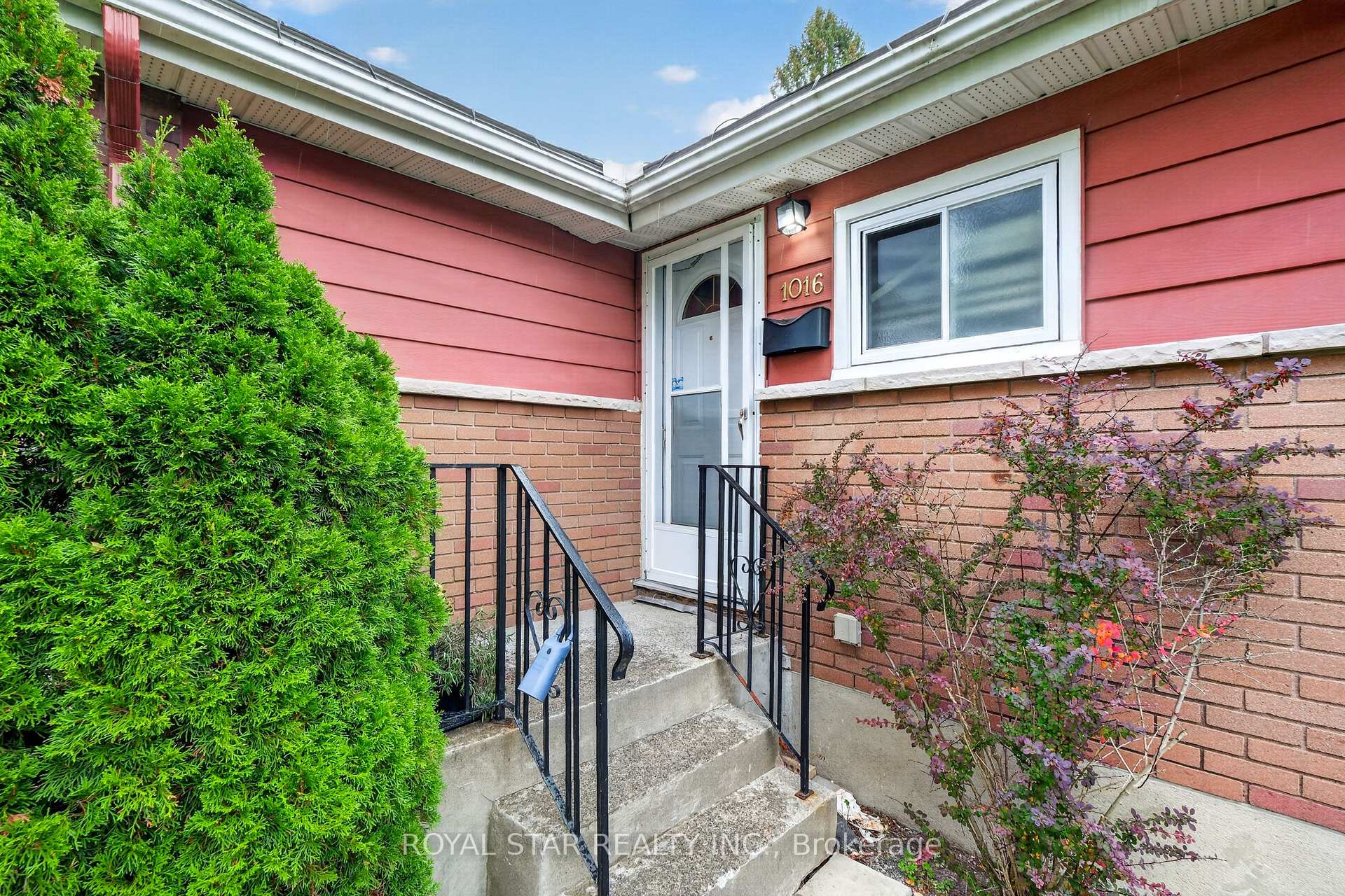 Photo 6 of Unit top floor, 1016 Connery Avenue, Ottawa, Elmvale Acres/Urbandale — HOMEH
