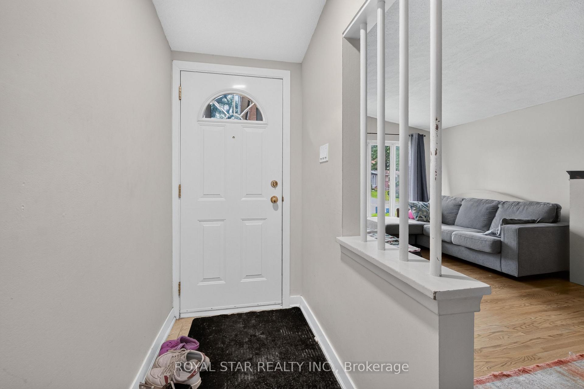 Photo 7 of Unit top floor, 1016 Connery Avenue, Ottawa, Elmvale Acres/Urbandale — HOMEH