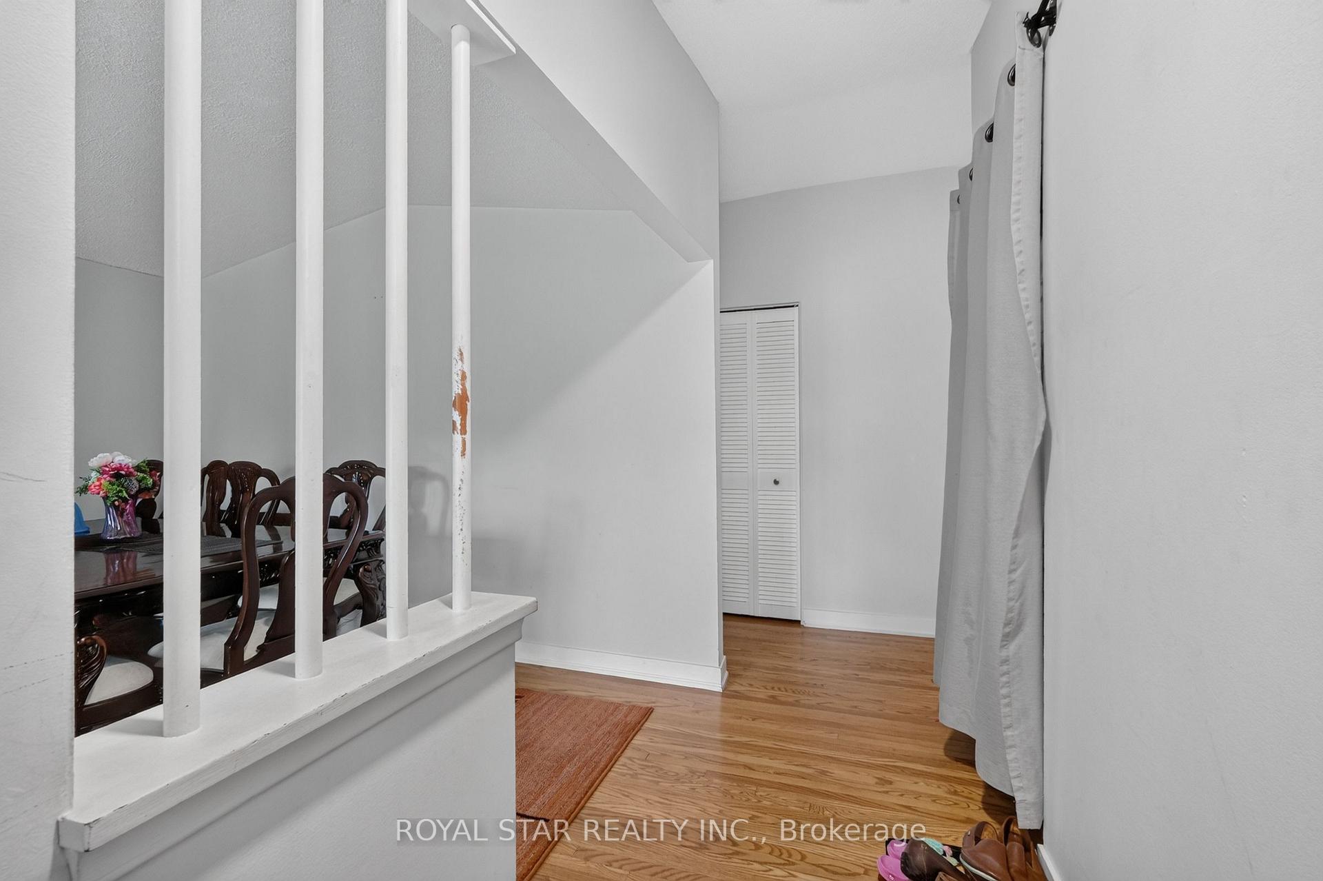 Photo 8 of Unit top floor, 1016 Connery Avenue, Ottawa, Elmvale Acres/Urbandale — HOMEH