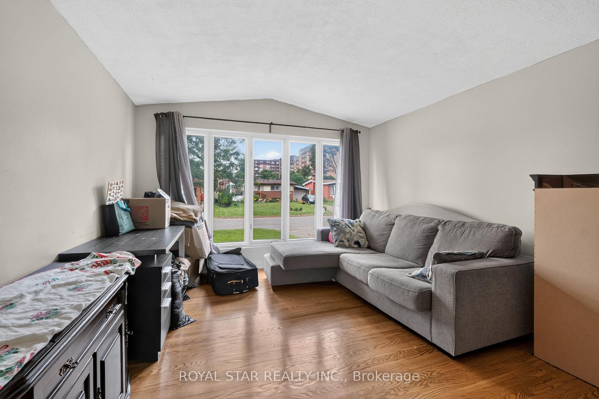 Photo 10 of Unit top floor, 1016 Connery Avenue, Ottawa, Elmvale Acres/Urbandale — HOMEH
