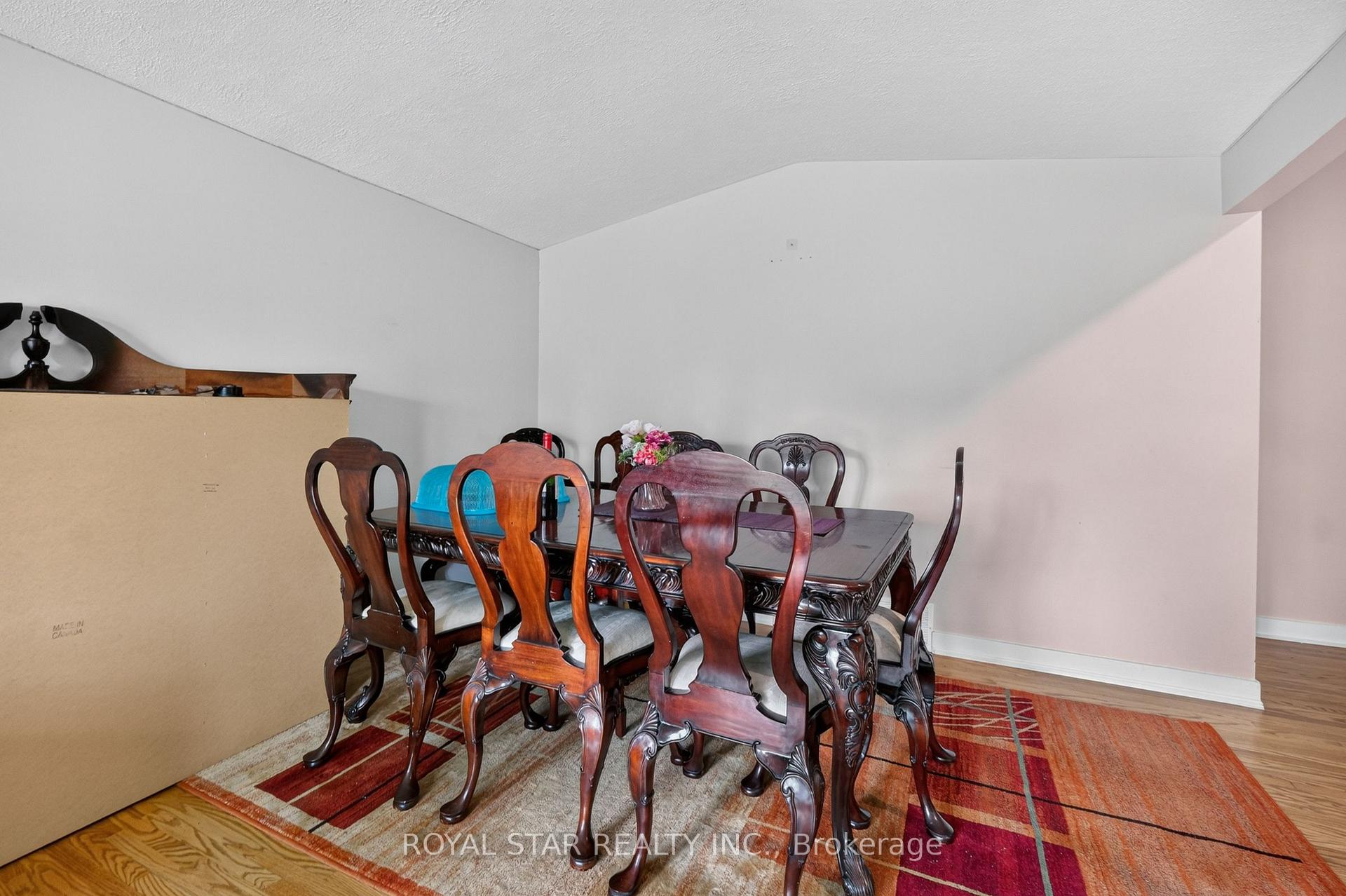 Photo 14 of Unit top floor, 1016 Connery Avenue, Ottawa, Elmvale Acres/Urbandale — HOMEH