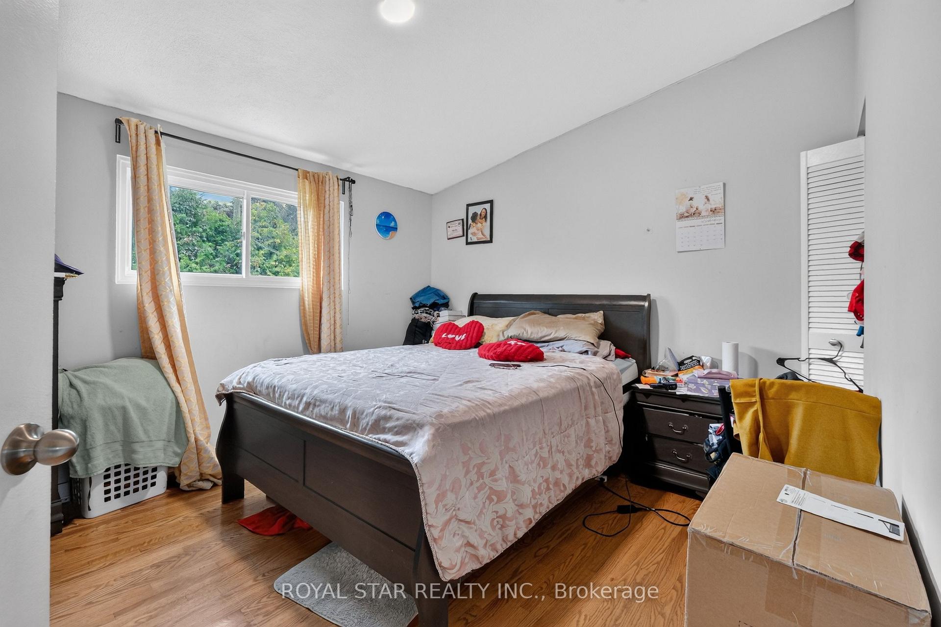 Photo 23 of Unit top floor, 1016 Connery Avenue, Ottawa, Elmvale Acres/Urbandale — HOMEH