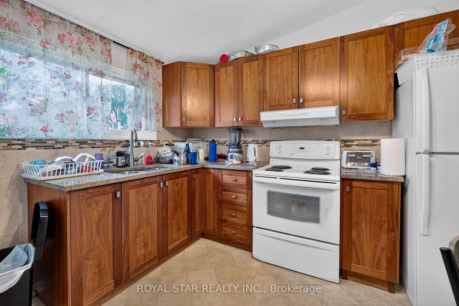 Photo 29 of Unit top floor, 1016 Connery Avenue, Ottawa, Elmvale Acres/Urbandale — HOMEH