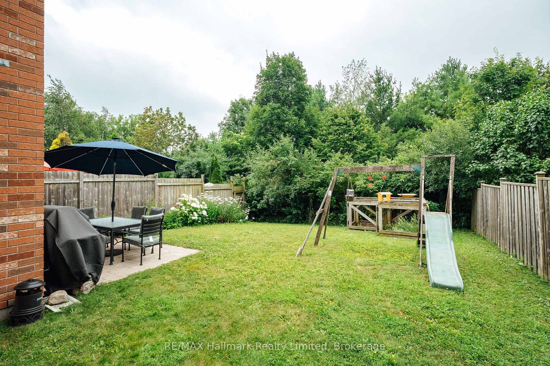 Photo 3 of 27 Wilkie Crescent, Guelph, Pineridge/Westminster Woods — HOMEH