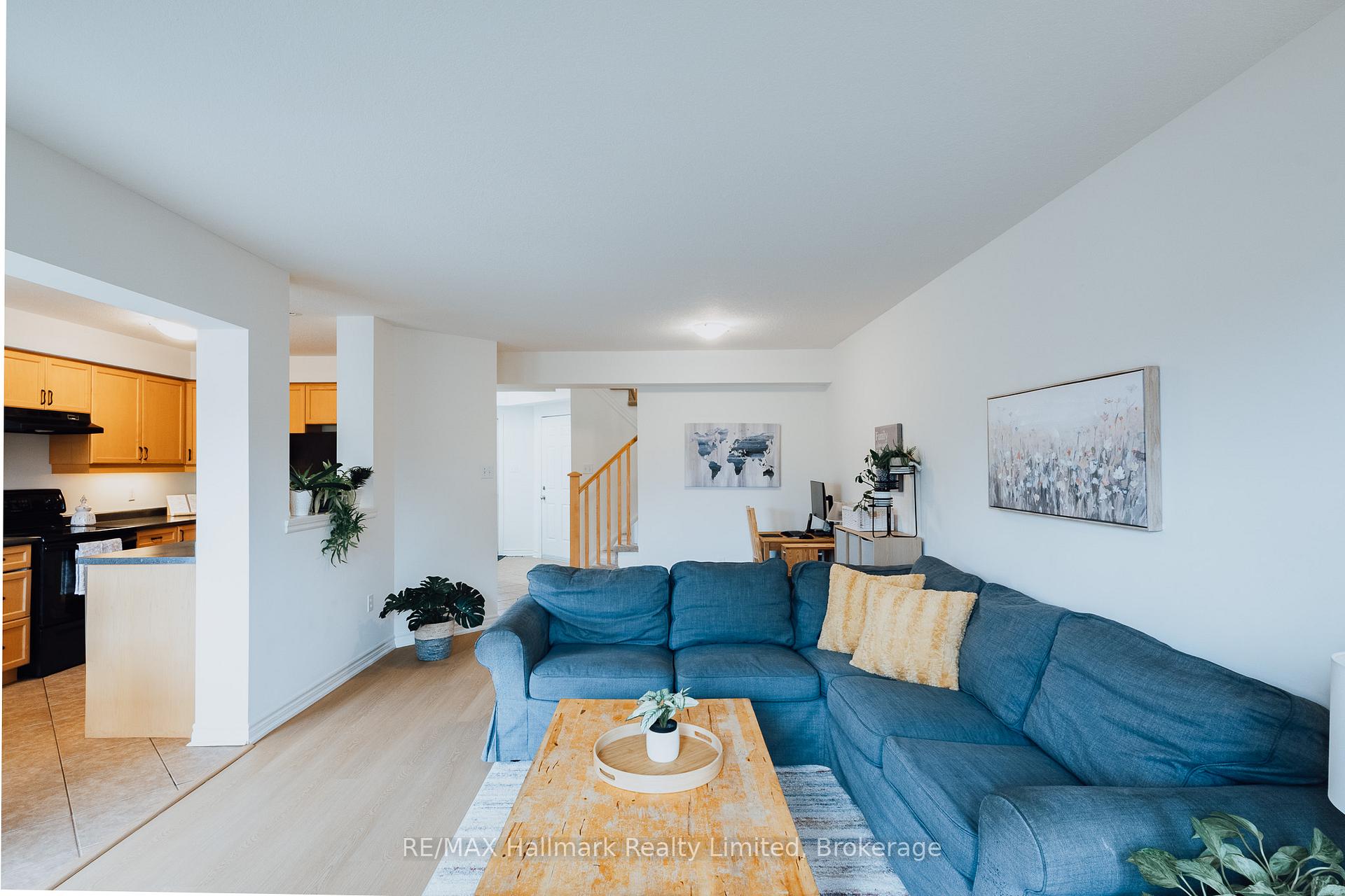 Photo 4 of 27 Wilkie Crescent, Guelph, Pineridge/Westminster Woods — HOMEH