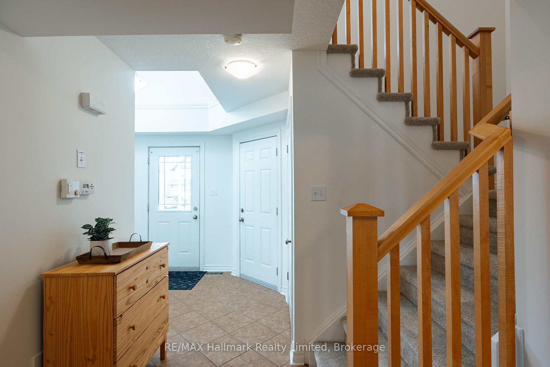 Photo 8 of 27 Wilkie Crescent, Guelph, Pineridge/Westminster Woods — HOMEH