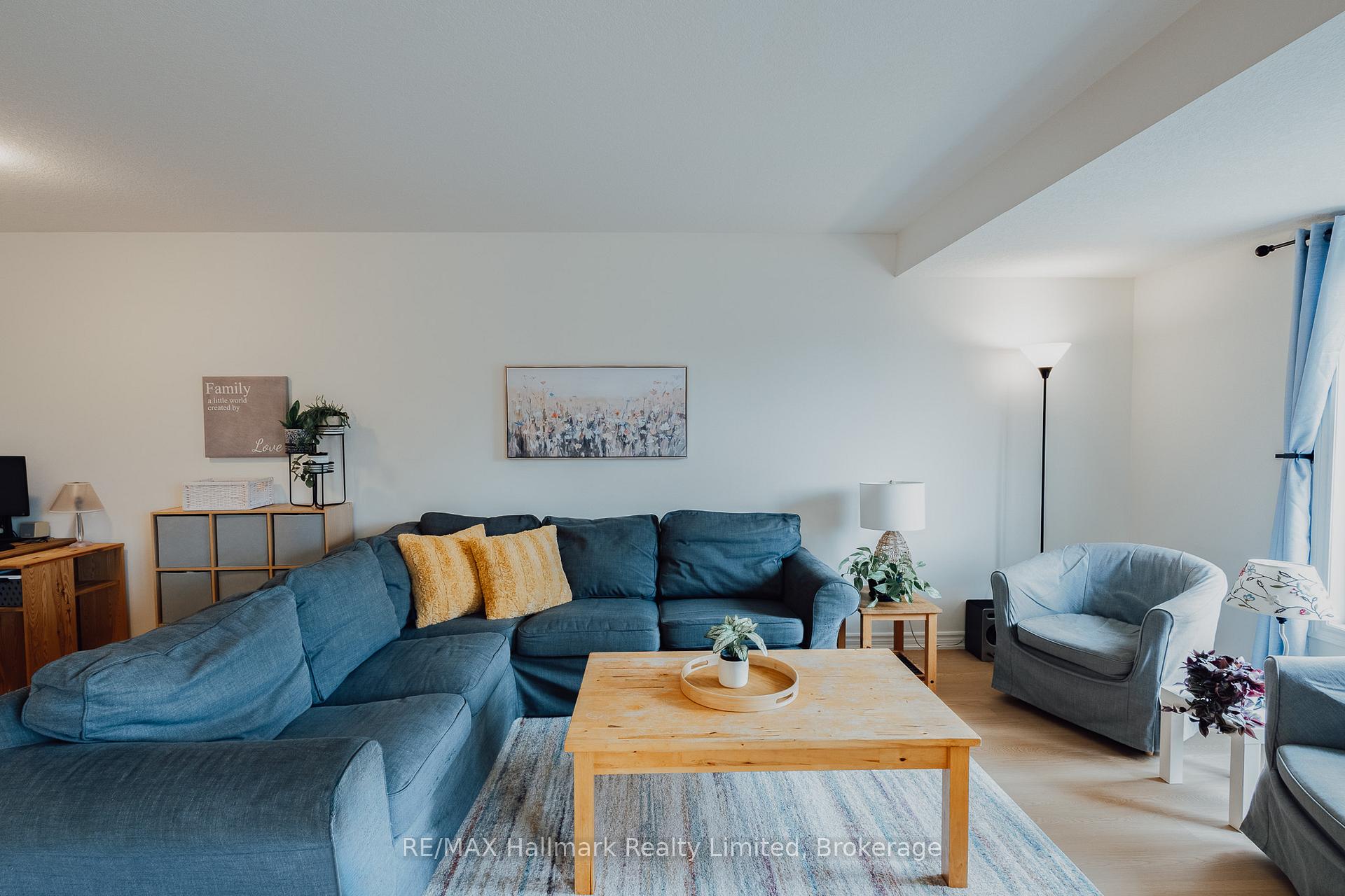 Photo 9 of 27 Wilkie Crescent, Guelph, Pineridge/Westminster Woods — HOMEH