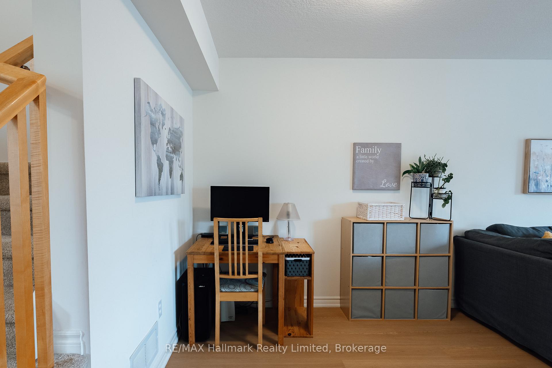 Photo 10 of 27 Wilkie Crescent, Guelph, Pineridge/Westminster Woods — HOMEH