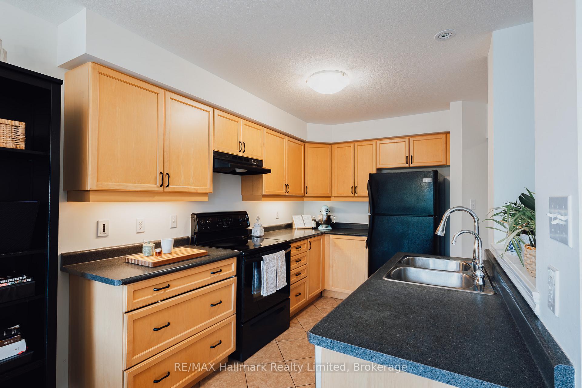 Photo 11 of 27 Wilkie Crescent, Guelph, Pineridge/Westminster Woods — HOMEH