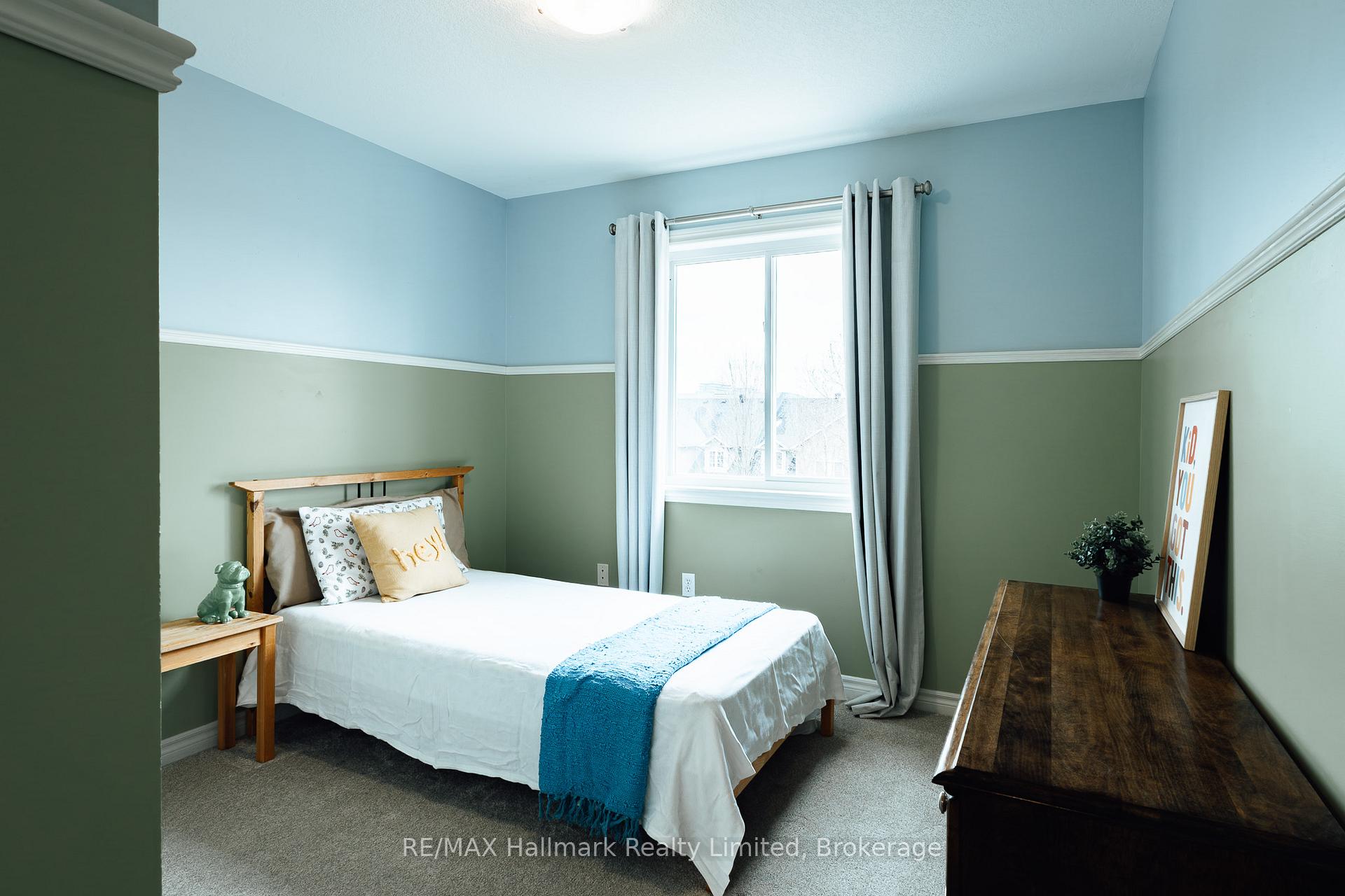 Photo 20 of 27 Wilkie Crescent, Guelph, Pineridge/Westminster Woods — HOMEH