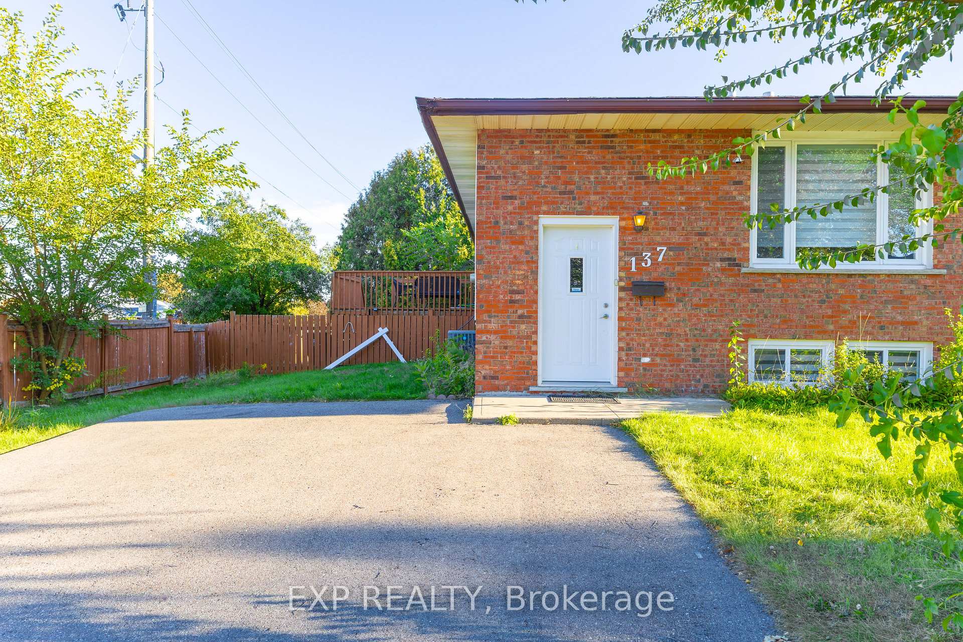 Photo 2 of 137 Nickolas Crescent, Cambridge, Silver Heights — HOMEH