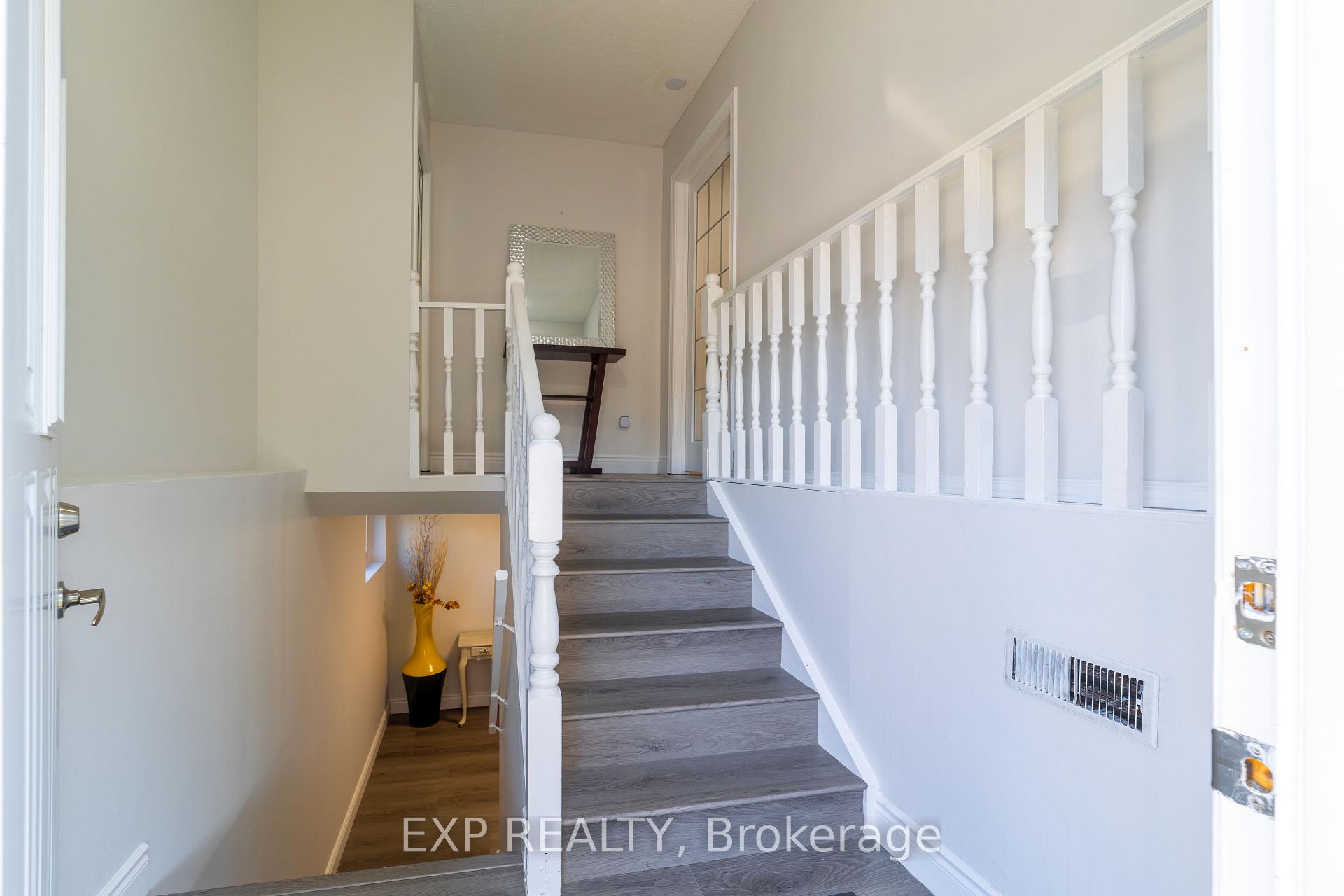 Photo 3 of 137 Nickolas Crescent, Cambridge, Silver Heights — HOMEH